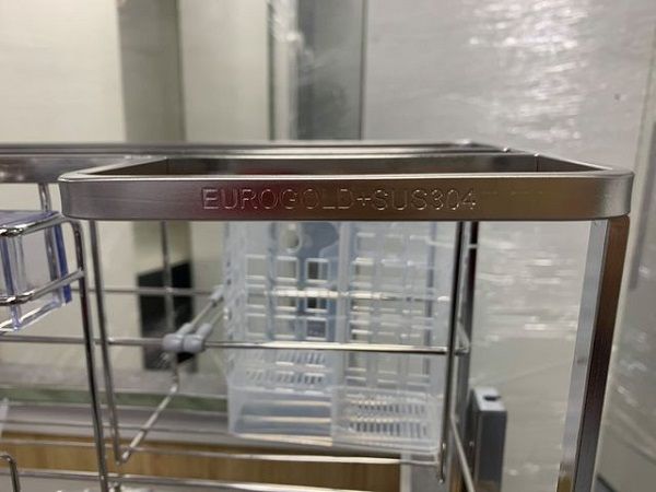 Các mẫu phụ kiện tủ bếp Eurogold có in chìm dòng chữ SUS304